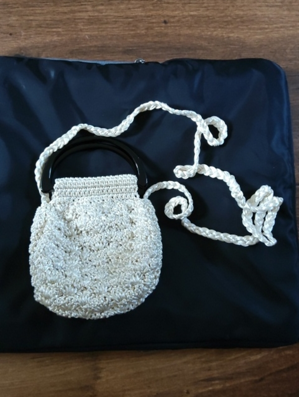 💥VINTAGE💥White Crochet w/Small Pearls Crossbody Bag w/Black Handles